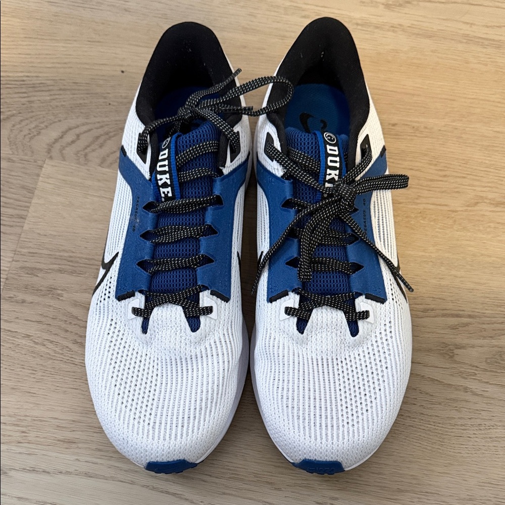 Nike Men's White and Blue Athletic Shoes